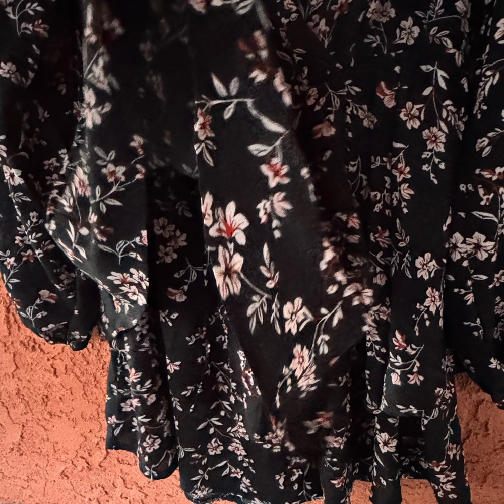 Ruffle Floral navy romper - Picture 5 of 5